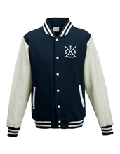 Lade das Bild in den Galerie-Viewer, College Jacke Navy Blau Weiß TSV Heidenau Cross
